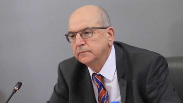 Предлагат да се премине към 4-та фаза на ваксинация на възрастните и хората с хронични заболявания